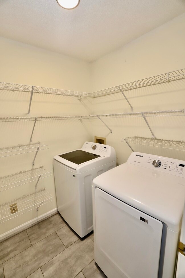 Building Photo - 21 N Trace Ct