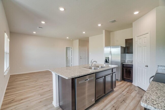 Building Photo - 521 Anconia Ct