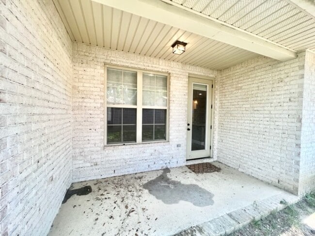 Building Photo - 113 Kailyn Ct