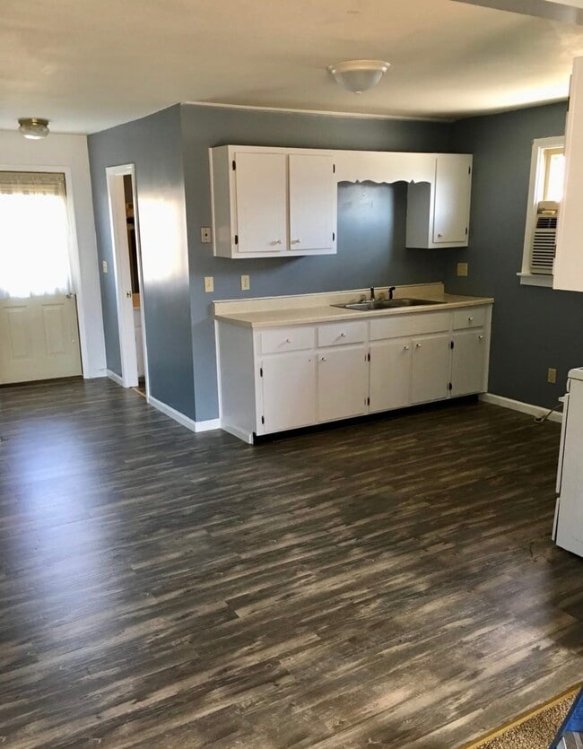 Building Photo - 114 Maplelawn St