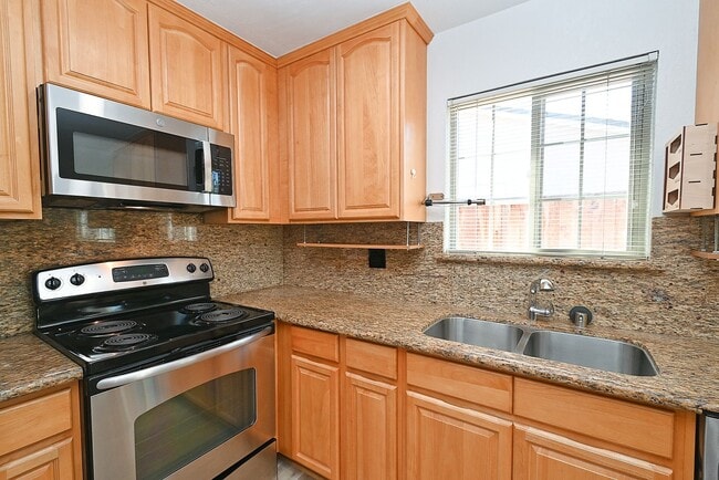 Building Photo - $3790 - 3BR - GORGEOUS REMODELED HOME IN N...