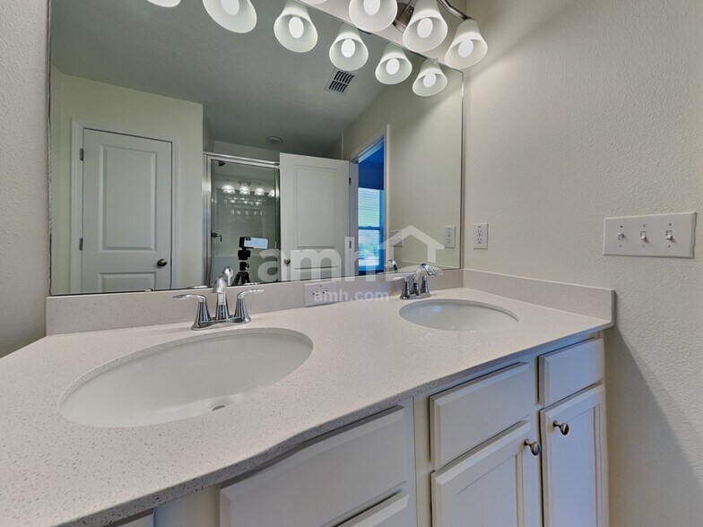 Building Photo - 20224 Calla Lily Dr