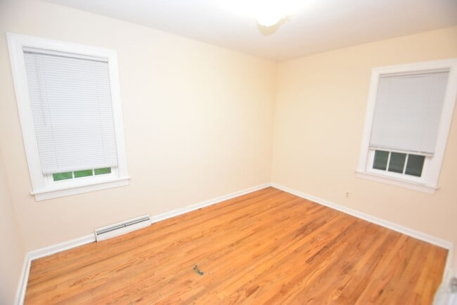 Building Photo - 4 bedroom 2.5 bath South Bend home on larg...