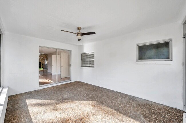 Building Photo - Modern, Move-In-Ready 3/2 Home with Spacious Yard & Garage |