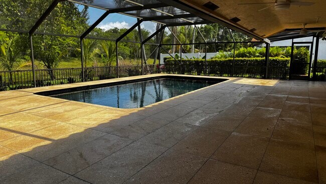 Building Photo - 11822 Island Lakes Ln