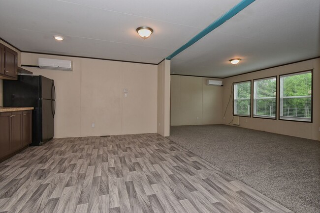 Building Photo - 550 Quail Run Cir