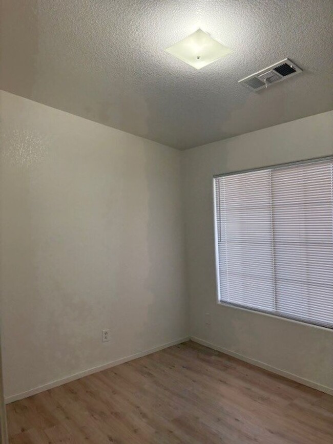 Building Photo - 3 Bedroom/2 Bath Home - $2195 per Month!