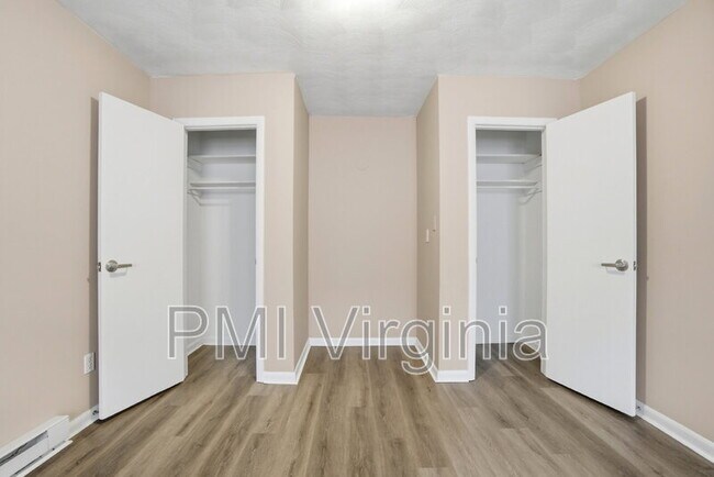 Building Photo - 1109 Hillside Ave