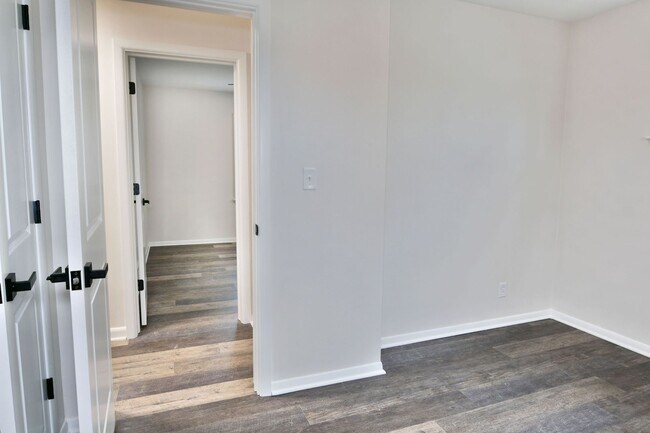 Building Photo - House for RENT in Girard!