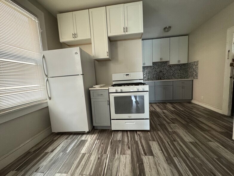 165 W 5th St 1 - 169 W 5th St