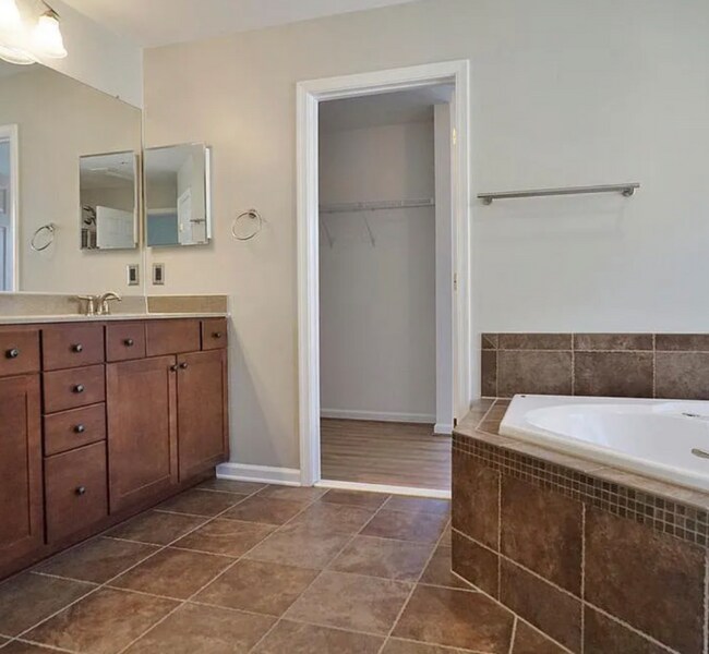 Building Photo - 46123 Gooseneck Dr