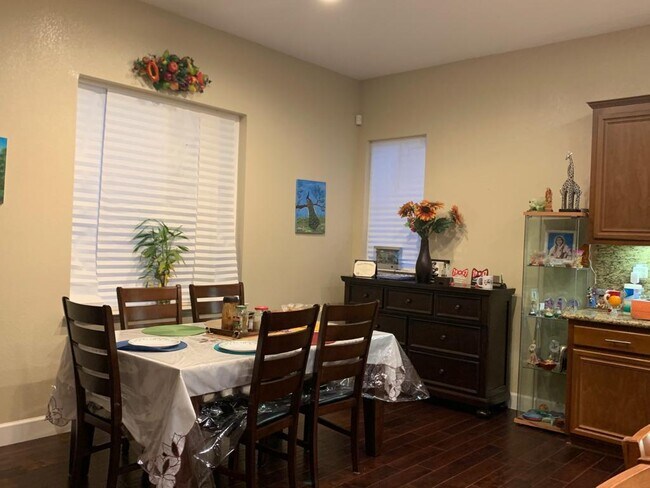 Dining - 19 Chysis Rd