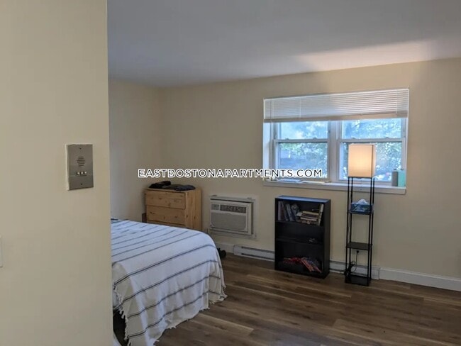 Building Photo - 720 Bennington St.