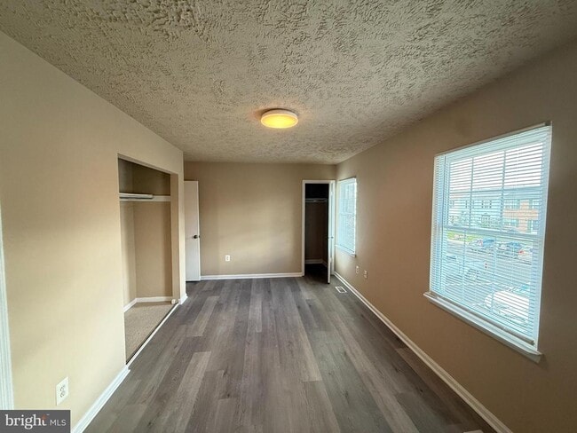 Building Photo - 8625 Reinecke Ct