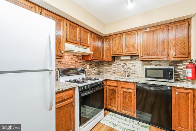 Building Photo - 306 Trinity Ct