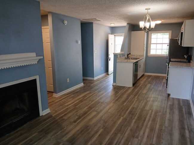 Building Photo - Clean 2BR/2BA Townhome in Garner Near White Oak & I-40
