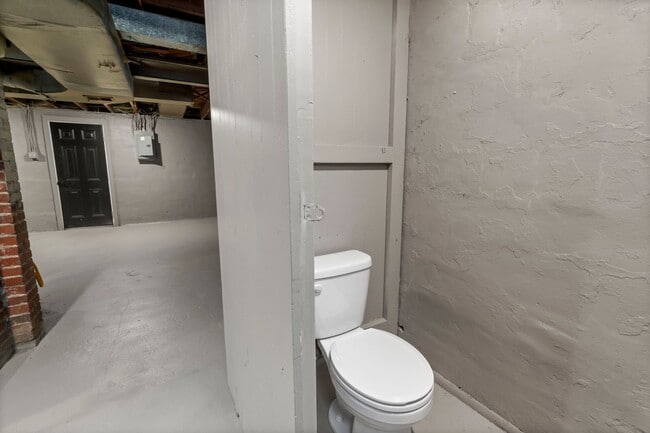 Building Photo - AVAILABLE NOW! Fully RENOVATED 3 bedroom in McKeesport!