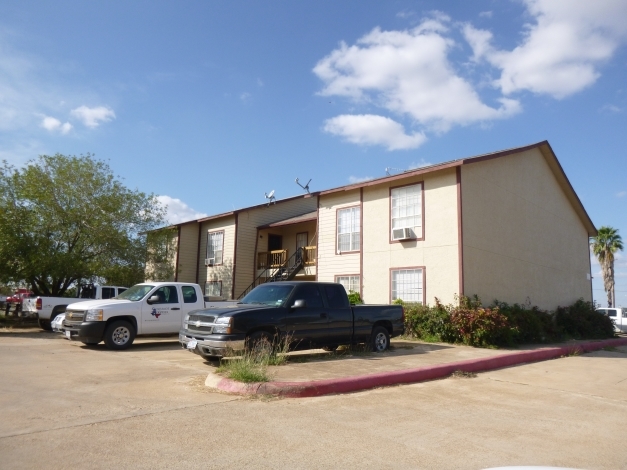 Sandia Apartments - 111 Pipes Dr Dilley TX 78017 | Apartment Finder