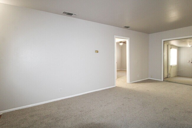 Building Photo - 1031 Fabulous Dr