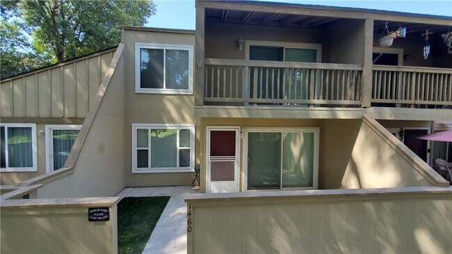 Primary Photo - 1460 W Badillo St
