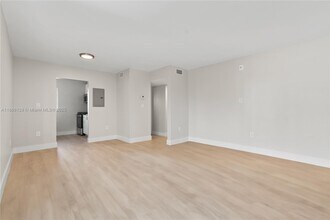 Building Photo - 1101 NE 80th St