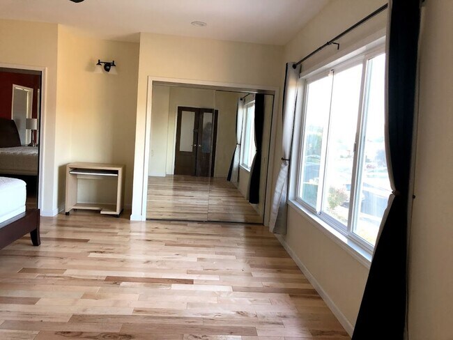 Building Photo - ** Modern 1 Bed / 1 Bath ADU – All Utiliti...