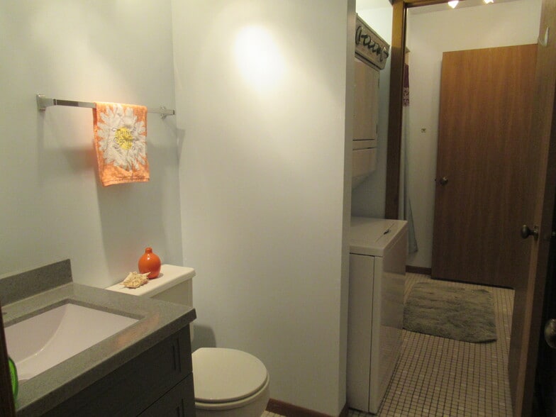 Building Photo - 9 Cedar Ct