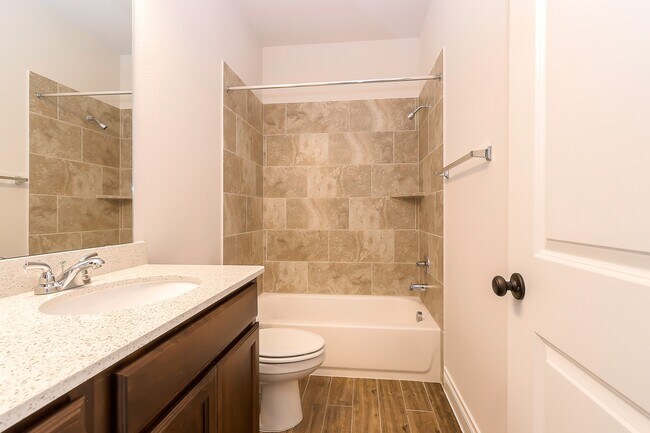 Building Photo - 3410 Willow Cres Ct