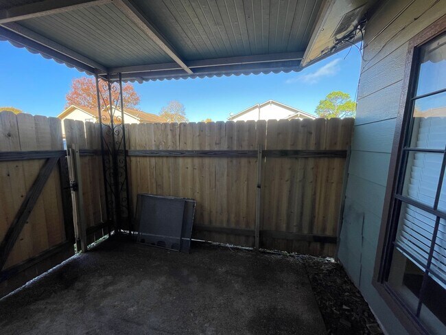 Building Photo - 10101 Carlsbad Dr