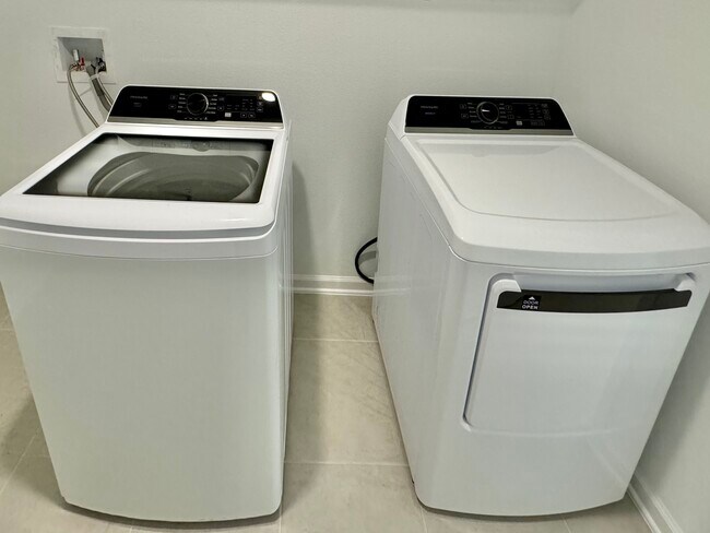 Building Photo - 3083 Totem Rd