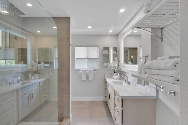 Building Photo - LUXURY LONG-TERM RENTAL: Fully Furnished and Renovated 3 Bed/3 Bath Kihei Home with Private Saltw...