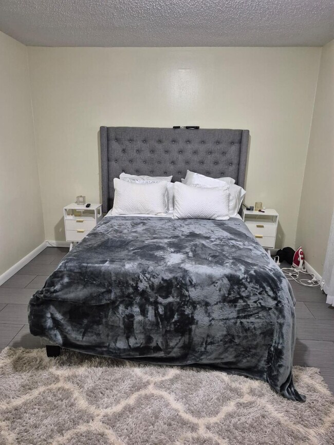 Building Photo - 560 SE 2nd Ave