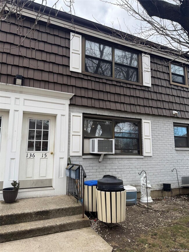 Building Photo - 136-15 68th Dr