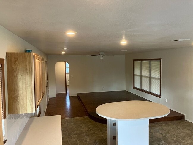 Building Photo - Welcome to this cozy spot 2 bed, 1 bath, remodeled kitchen, washer/dryer hookup, large yard, carp...