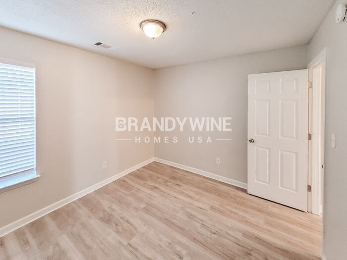 Building Photo - 4890 Phipps Dr