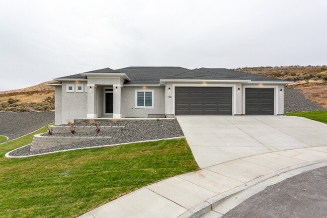Primary Photo - 1102 Chinook Dr