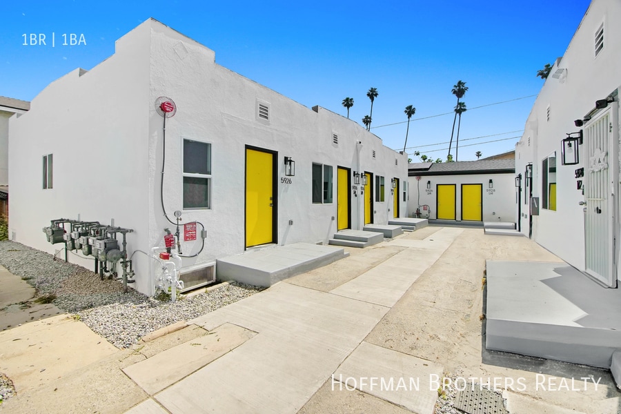 Building Photo - 5924 S Hoover St