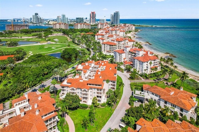 Building Photo - 19122 Fisher Island Dr