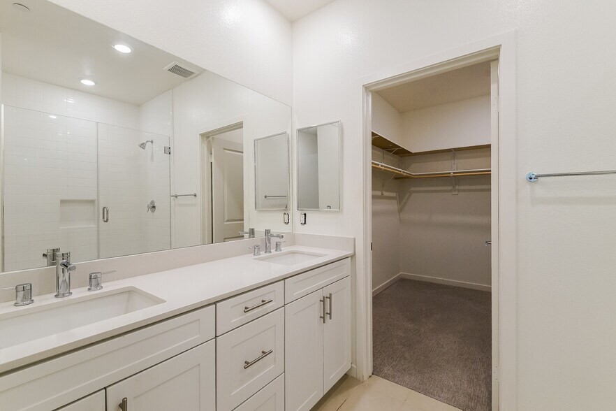 Building Photo - 8255 Sophie Ct