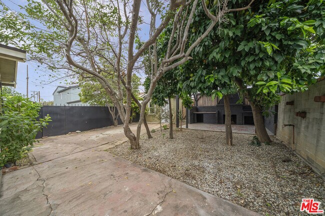 Building Photo - 235 Joy St