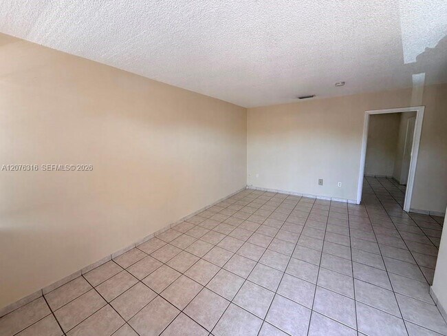Building Photo - 1154 W 35th St