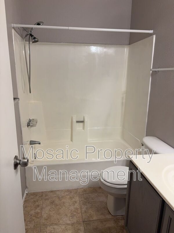 Building Photo - 2440 E Waltann Ln