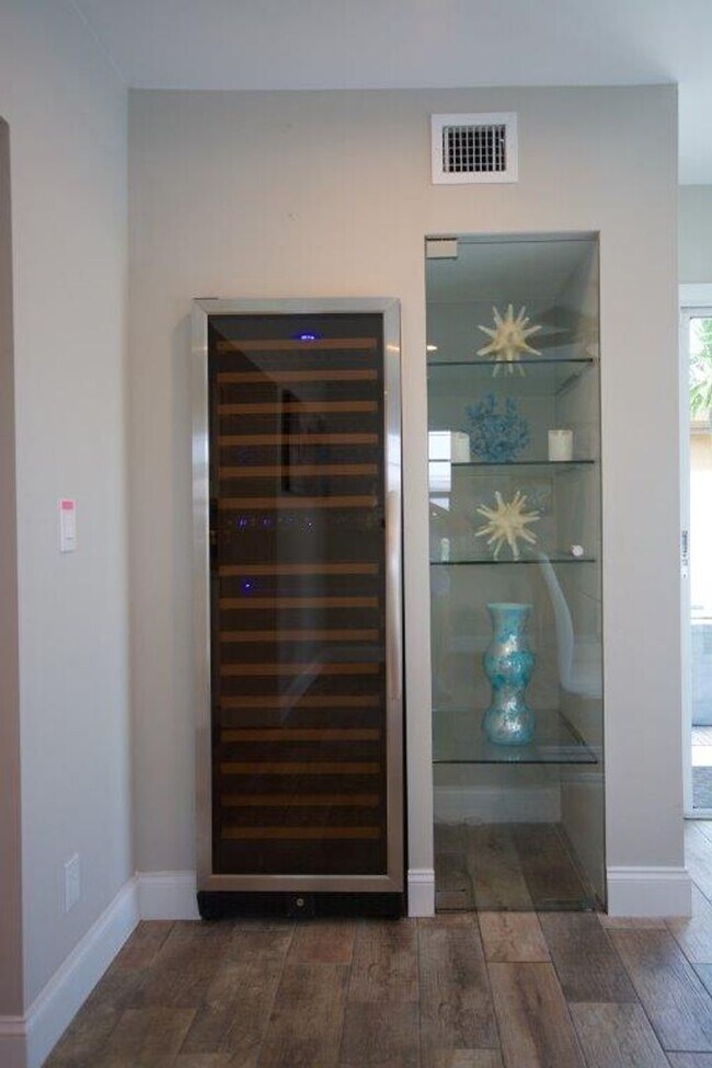 Building Photo - Step Into Sunshine: Modern Charm Meets Coa...