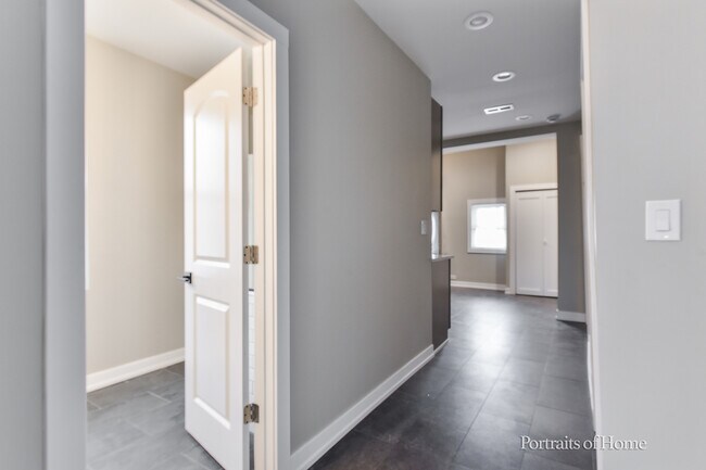 Building Photo - 3501 W Le Moyne St
