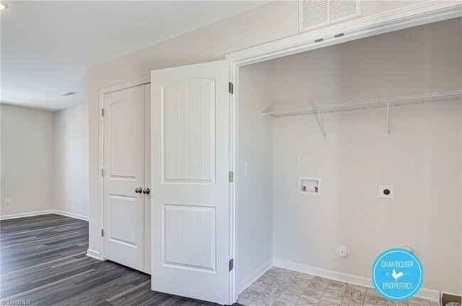 Building Photo - 3155 Misty Ridge Dr