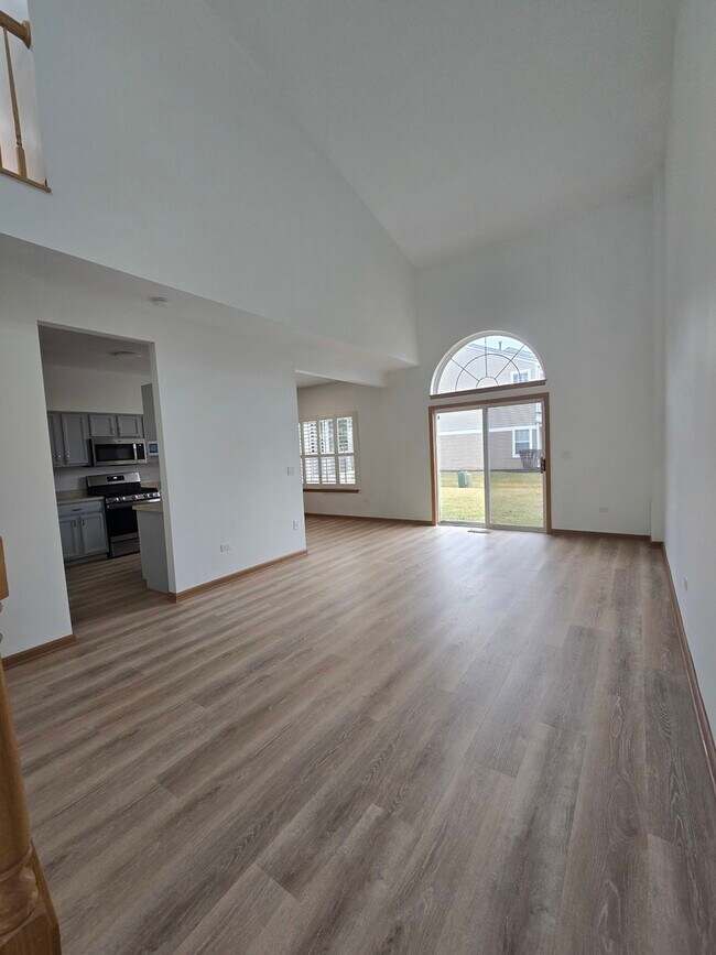 Building Photo - 4135 Oak Tree Ln