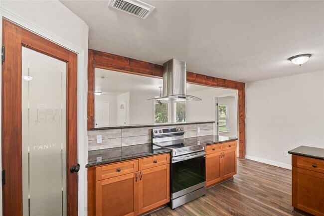 Building Photo - 1622 Hollow Hook Rd