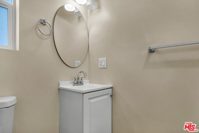 Building Photo - 2816 3/4-2814 W Jefferson Blvd