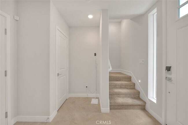 Building Photo - 6 Crown Point Dr