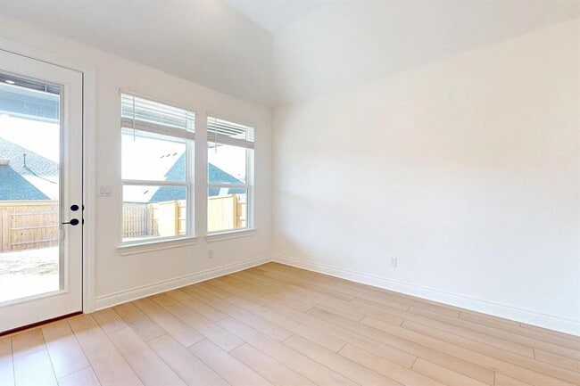 Building Photo - 1208 White Daisy Ln
